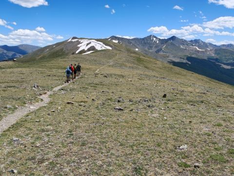 Přes hřeben Tenmile Range